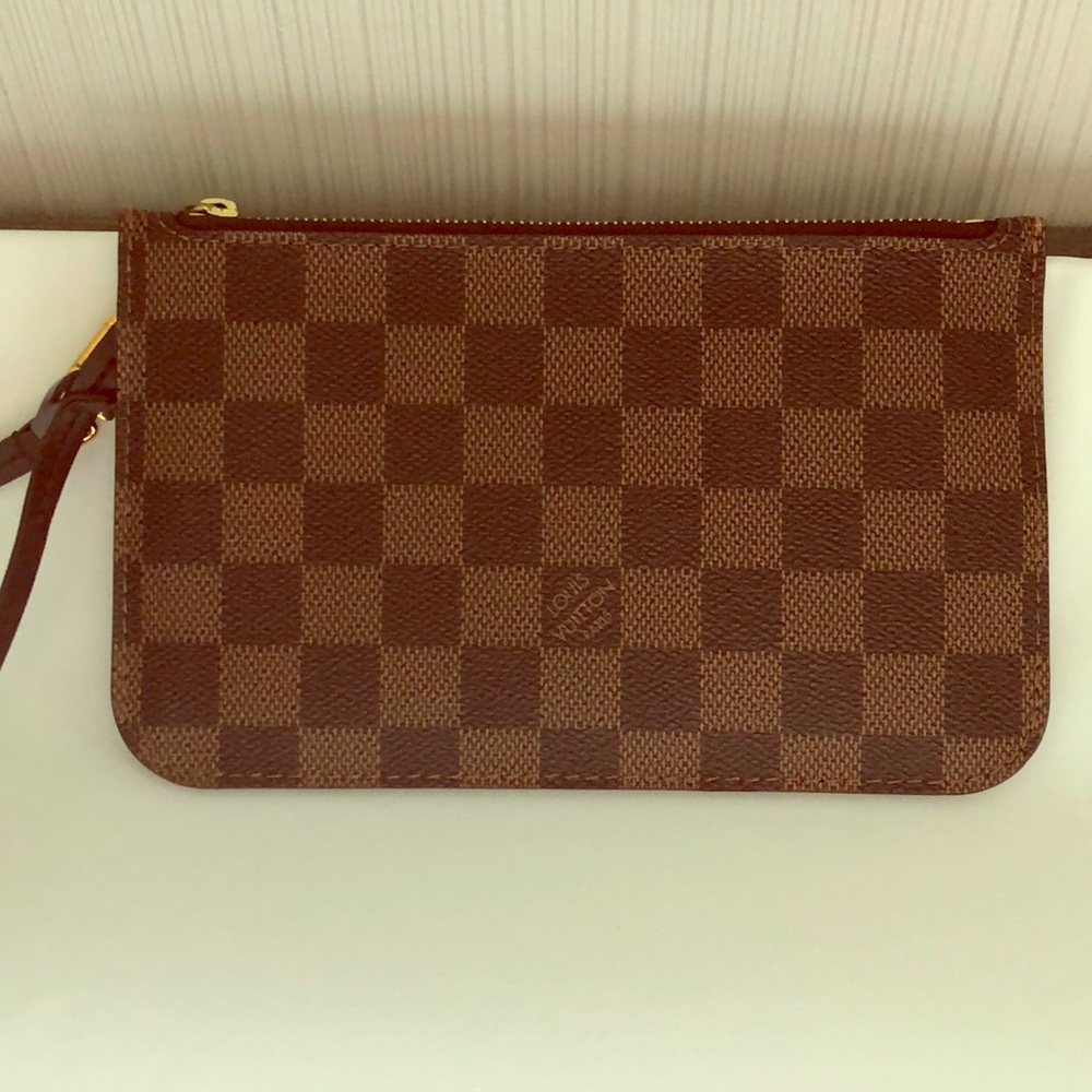 Louis Vuitton Damier Ebene neverfull Pochette